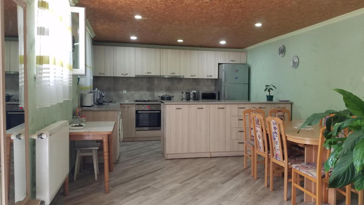 Guest House Green Rose Borjomi Ngoại thất bức ảnh